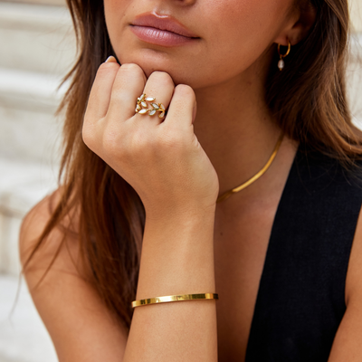 Serena – Anillo con hoja dorada