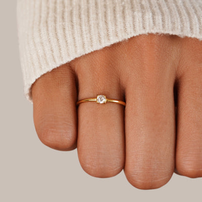 Anillos de oro con piedra natal