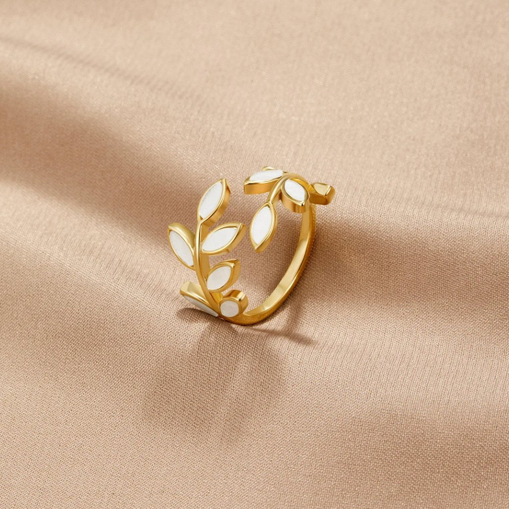 Serena – Anillo con hoja dorada